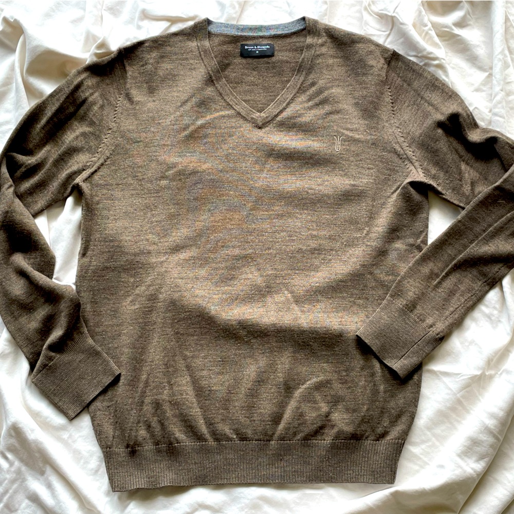 Bruun & Stengade men’s v-neck sweater sz medium